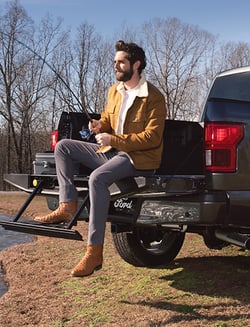 2019-02_Ford_Thomas-Rhett_FeatureDesktop_Approved-Final