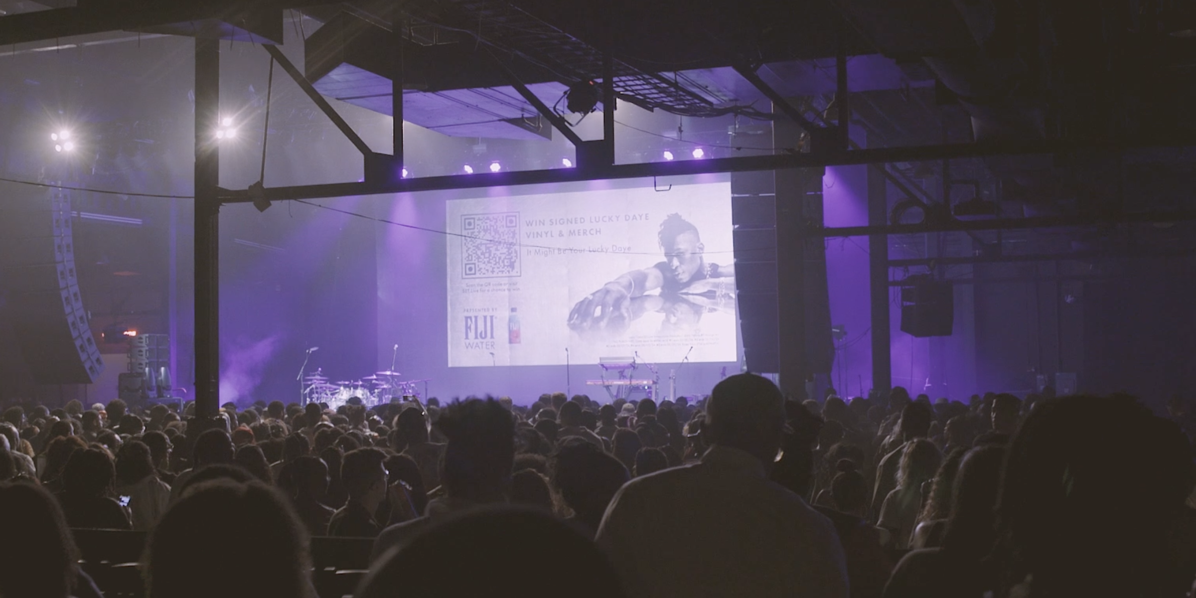 Lucky Daye - Stage Screen